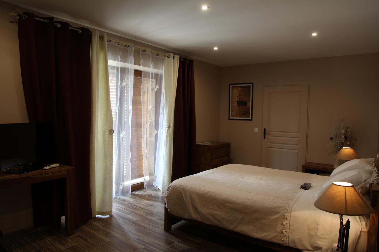 Le Miroir Des Etoiles Bed and Breakfast Pomport Kamer foto